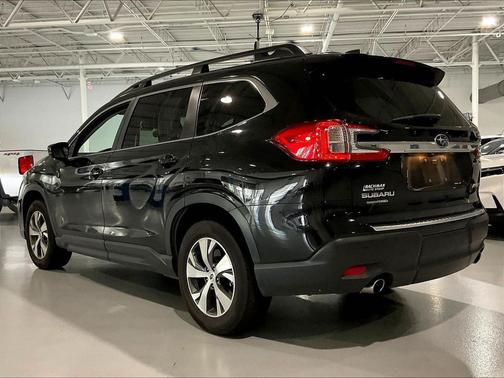 Crystal Black Silica 2024 Subaru Ascent Premium 7-Passenger