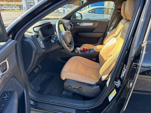 2019 Volvo XC40 T5 Momentum