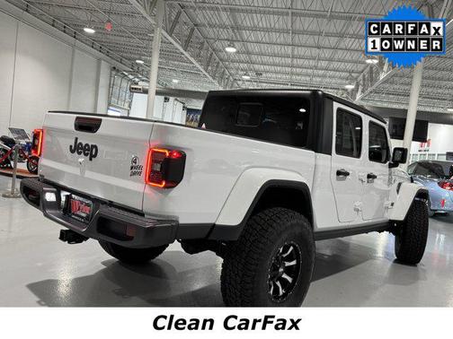 Bright White Clearcoat 2024 Jeep Gladiator Willys