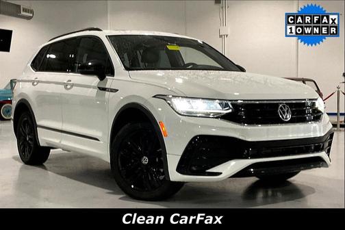 Oryx White Pearl 2022 Volkswagen Tiguan 2.0T SE R-Line Black 4MOTION