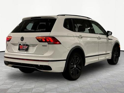 Oryx White Pearl 2022 Volkswagen Tiguan 2.0T SE R-Line Black 4MOTION