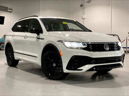 Oryx White Pearl 2022 Volkswagen Tiguan 2.0T SE R-Line Black 4MOTION