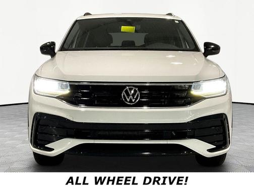 Oryx White Pearl 2022 Volkswagen Tiguan 2.0T SE R-Line Black 4MOTION