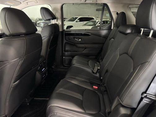 2025 Honda Pilot Touring 8-Passenger