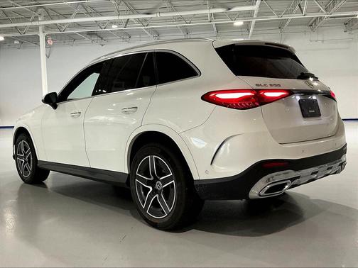 White 2024 Mercedes-Benz GLC 300 4MATIC