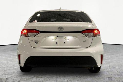 Ice Cap 2024 Toyota Corolla LE