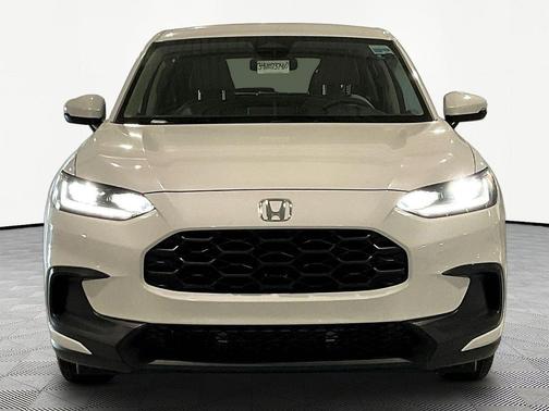 Platinum White Pearl 2027 Honda HR-V LX