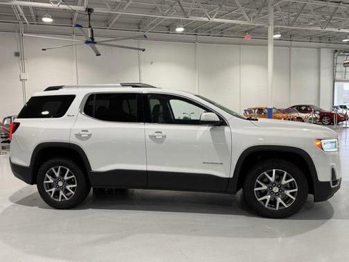 2023 GMC Acadia AWD SLT