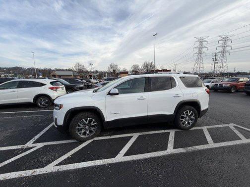 2023 GMC Acadia AWD SLT