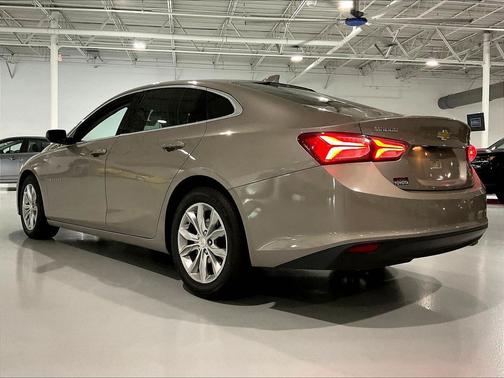 Mineral Gray Metallic 2022 Chevrolet Malibu FWD LT
