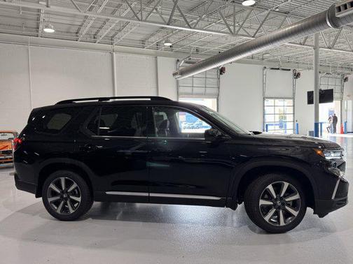 2025 Honda Pilot Touring 8-Passenger