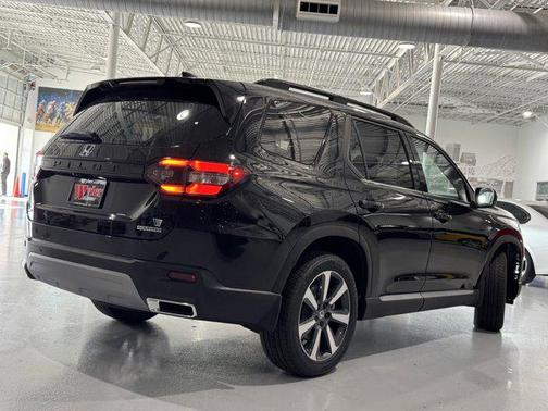 2025 Honda Pilot Touring 8-Passenger
