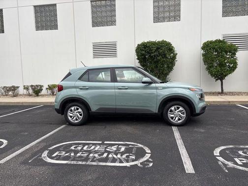 2025 Hyundai VENUE SE