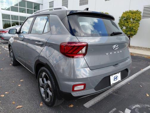 2022 Hyundai VENUE Limited