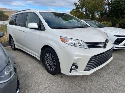 2019 Toyota Sienna XLE