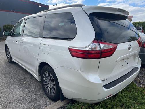 2019 Toyota Sienna XLE