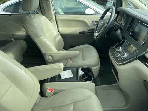 2019 Toyota Sienna XLE