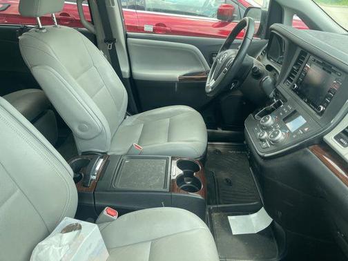 2019 Toyota Sienna Limited Premium