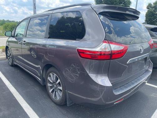 2019 Toyota Sienna Limited Premium