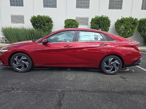 2025 Hyundai ELANTRA Limited