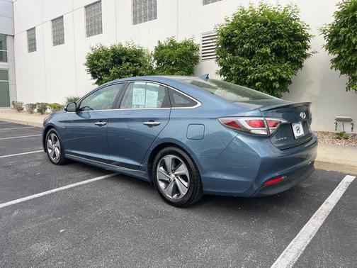 2016 Hyundai SONATA Hybrid Limited