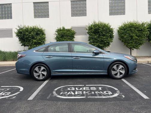 2016 Hyundai SONATA Hybrid Limited