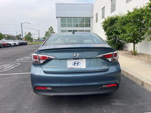 2016 Hyundai SONATA Hybrid Limited