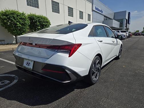 2025 Hyundai ELANTRA Limited