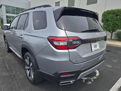 2023 Honda Pilot Touring 8-Passenger