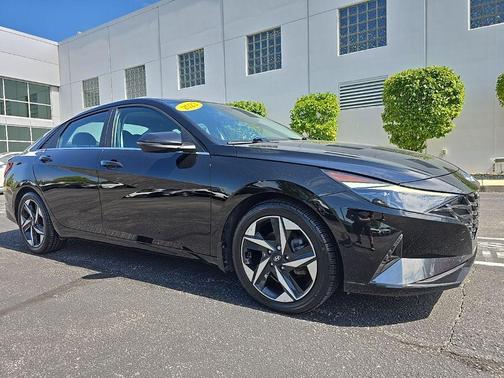 2023 Hyundai ELANTRA Limited