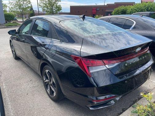 2022 Hyundai ELANTRA SEL