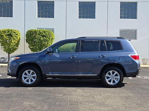 2012 Toyota Highlander SE