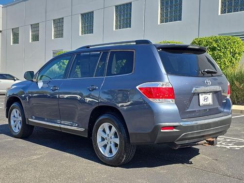 2012 Toyota Highlander SE