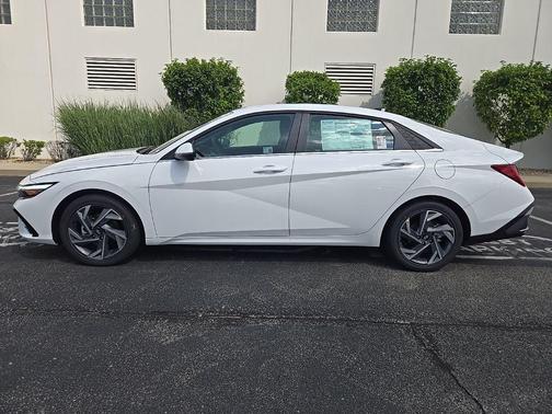 2025 Hyundai ELANTRA Limited