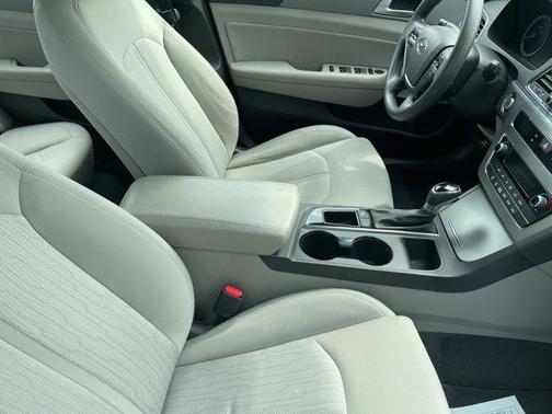 2016 Hyundai SONATA Hybrid SE