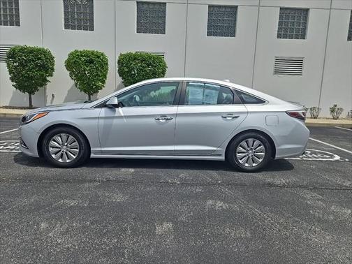 2016 Hyundai SONATA Hybrid SE