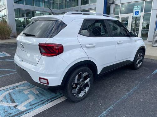 2023 Hyundai VENUE SEL