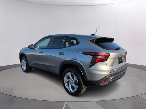 Sterling Gray Metallic 2026 Chevrolet Trax LS