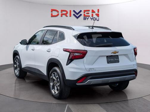 Summit White 2026 Chevrolet Trax LT