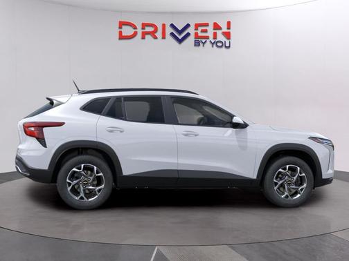 Summit White 2026 Chevrolet Trax LT