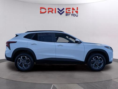 Summit White 2026 Chevrolet Trax LT