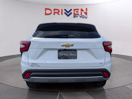 Summit White 2026 Chevrolet Trax LT
