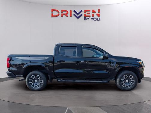 Black 2024 Chevrolet Colorado LT