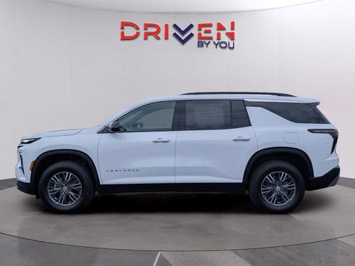 Summit White 2026 Chevrolet Traverse LT