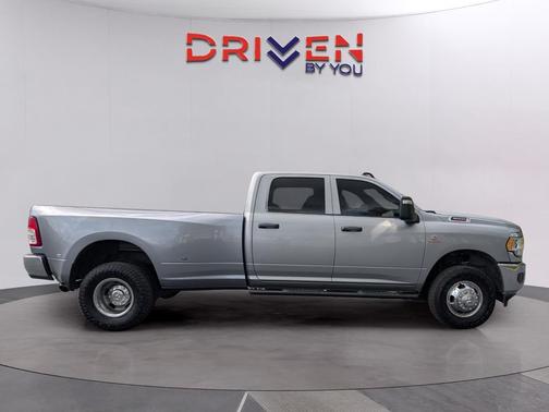 2024 RAM 3500 Tradesman Crew Cab 4x4 8' Box