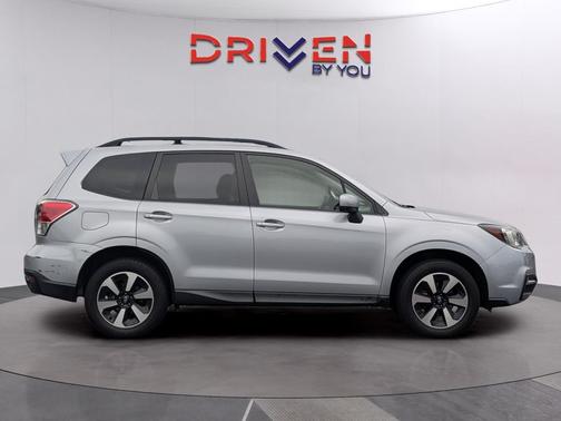 Ice Silver Metallic 2017 Subaru Forester 2.5i Premium
