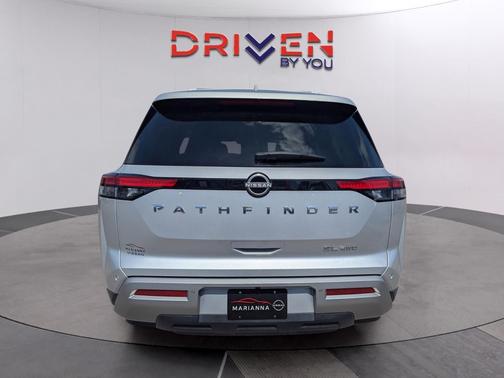 2023 Nissan Pathfinder SL 4WD