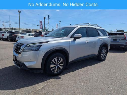 2023 Nissan Pathfinder SL 4WD