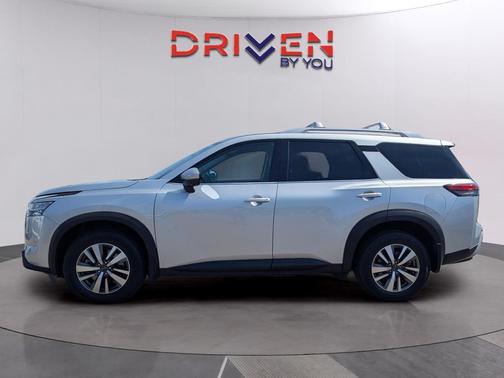 2023 Nissan Pathfinder SL 4WD