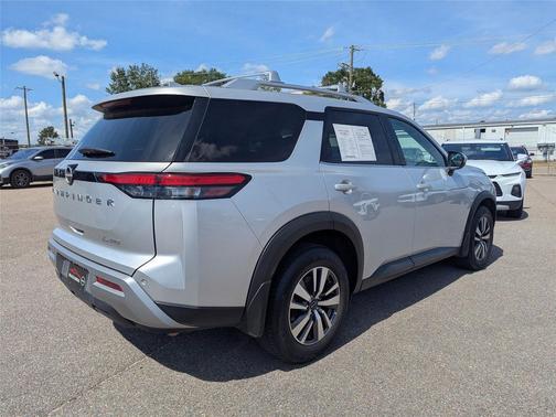 2023 Nissan Pathfinder SL 4WD